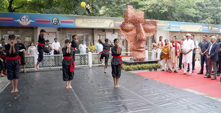 केंद्रीय संस्कृति एवं पर्यटन मंत्री श्री गजेंद्र सिंह शेखावत 12 अक्टूबर, 2026 को नई दिल्ली स्थित राष्ट्रीय नाट्य विद्यालय (एनएसडी) में आयोजित ब्रिक्स थिएटर फेस्टिवल–2026 के उद्घाटन समारोह में मुख्य अतिथि के रूप में शामिल हुए।

