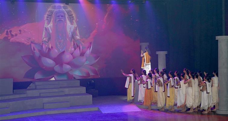 12 अक्टूबर, 2026 को नई दिल्ली स्थित राष्ट्रीय नाट्य विद्यालय (एनएसडी) में आयोजित ब्रिक्स थिएटर फेस्टिवल–2026 के उद्घाटन समारोह में कला एवं सांस्कृतिक प्रस्तुतियों की झलकियां। इस दौरान केंद्रीय संस्कृति एवं पर्यटन मंत्री श्री गजेंद्र सिंह शेखावत ने मुख्य अतिथि के रूप में शिरकत की।


