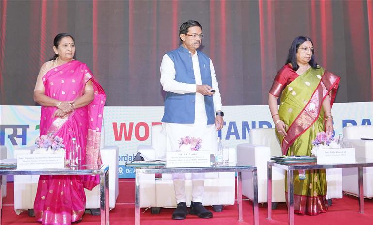 केंद्रीय उपभोक्ता मामले, खाद्य एवं सार्वजनिक वितरण तथा सामाजिक न्याय एवं अधिकारिता राज्य मंत्री श्री बी. एल. वर्मा और उपभोक्ता मामले, खाद्य एवं सार्वजनिक वितरण राज्य मंत्री श्रीमती निमुबेन जयंतीभाई बांभणिया ने 14 अक्टूबर, 2026 को नई दिल्ली में विश्व मानक दिवस 2026 समारोह में शिरकत की।
