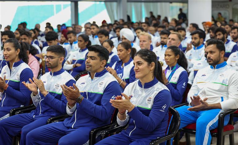 प्रधानमंत्री श्री नरेन्द्र मोदी 15 अक्टूबर, 2026 को नई दिल्ली में एशियाई खेल 2026 में शामिल भारतीय दल के सम्मान समारोह को संबोधित करते हुए।


