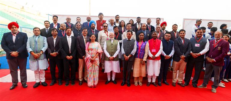 15 अक्टूबर, 2026 को नई दिल्ली में एशियाई खेल 2026 के भारतीय दल के साथ समूह तस्वीर में प्रधानमंत्री श्री नरेन्द्र मोदी।
