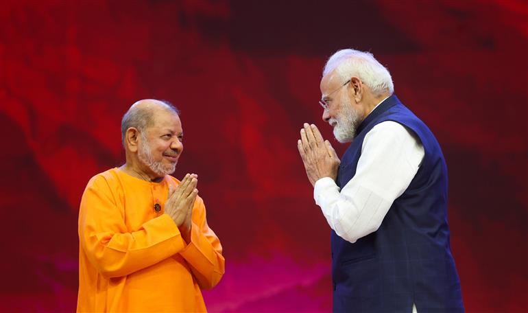 प्रधानमंत्री श्री नरेन्द्र मोदी 23 अक्टूबर 2026 को नई दिल्ली में चिन्मय अमृत महोत्सव वैश्विक सम्मेलन के उद्घाटन समारोह में शामिल हुए।