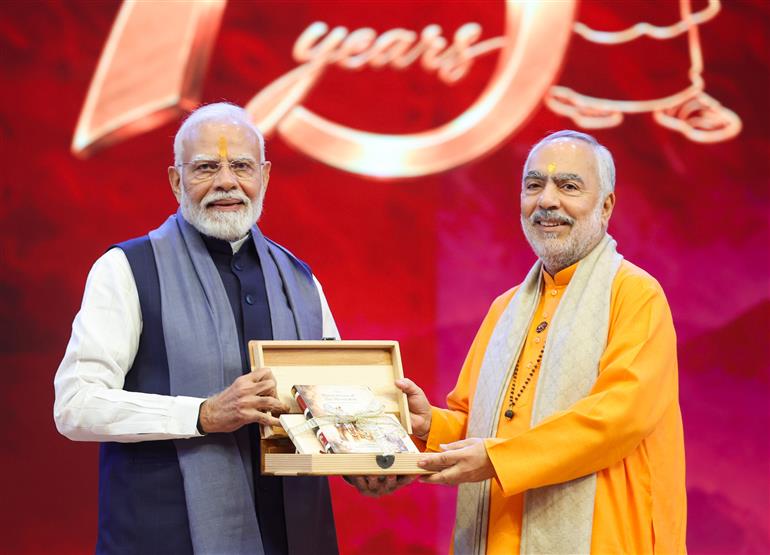 प्रधानमंत्री श्री नरेन्द्र मोदी 23 अक्टूबर 2026 को नई दिल्ली में चिन्मय अमृत महोत्सव वैश्विक सम्मेलन के उद्घाटन समारोह में शामिल हुए।