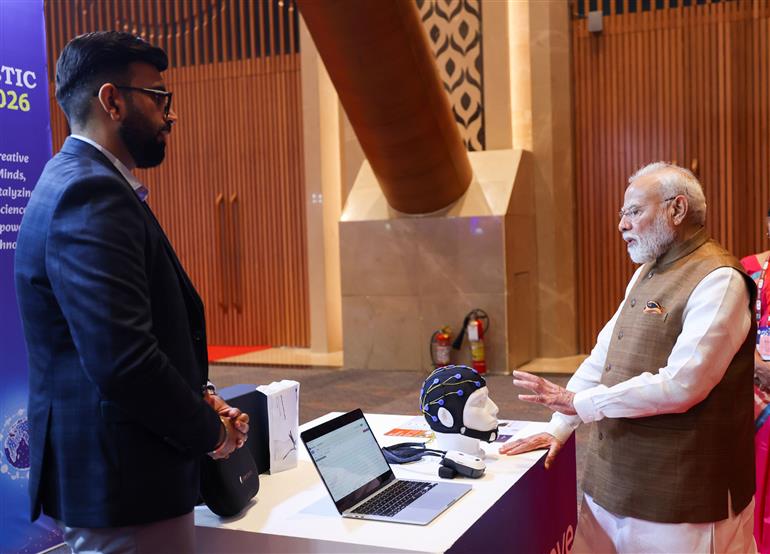 प्रधानमंत्री श्री नरेन्द्र मोदी 27 अक्टूबर, 2026 को नई दिल्ली के भारत मंडपम में आयोजित 'इमर्जिंग साइंस, टेक्नोलॉजी एंड इनोवेशन कॉन्क्लेव 2026' के उद्घाटन समारोह में शामिल हुए।
