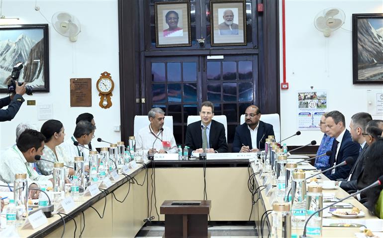 लिकटेंस्टीन के वंशानुगत राजकुमार एलोइस और वंशानुगत राजकुमारी सोफी ने 28 अक्टूबर, 2026 को नई दिल्ली के पूसा स्थित भारतीय कृषि अनुसंधान परिषद (आईसीएआर) का दौरा किया।
