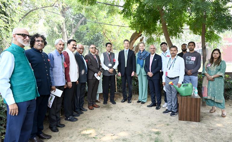 लिकटेंस्टीन के वंशानुगत राजकुमार एलोइस और वंशानुगत राजकुमारी सोफी ने 28 अक्टूबर, 2026 को नई दिल्ली के पूसा स्थित भारतीय कृषि अनुसंधान परिषद (आईसीएआर) का दौरा किया।