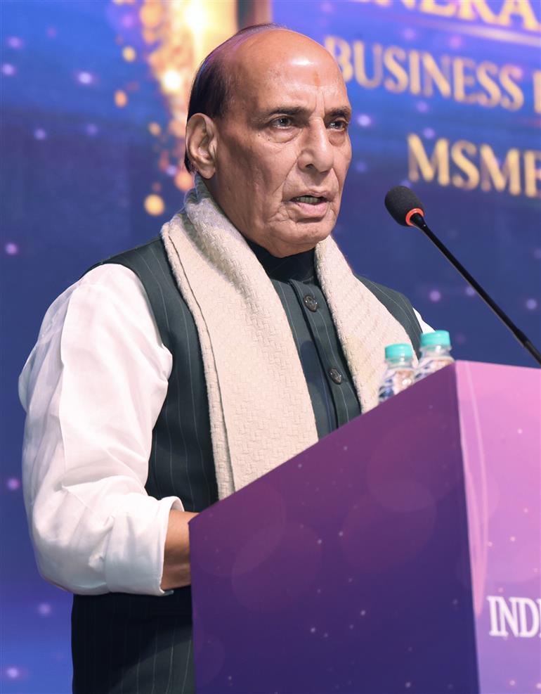 केंद्रीय रक्षा मंत्री श्री राजनाथ सिंह 01 सितंबर, 2026 को उत्तर प्रदेश के ग्रेटर नोएडा में एक एमएसएमई कार्यक्रम को संबोधित करते हुए।