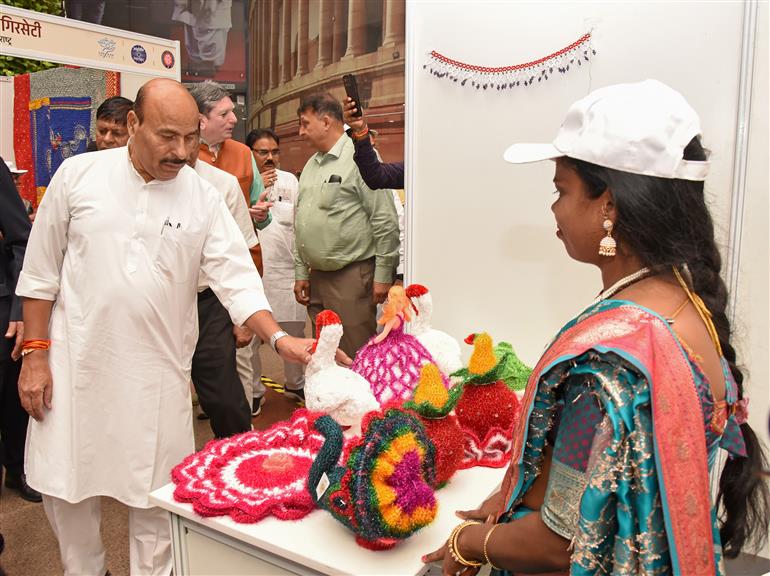 केंद्रीय सामाजिक न्याय एवं अधिकारिता मंत्री डॉ. वीरेंद्र कुमार ने 1 सितंबर, 2026 को नई दिल्ली में आयोजित समावेश उत्सव में भाग लिया। इस अवसर पर उपभोक्ता मामले, खाद्य एवं सार्वजनिक वितरण तथा सामाजिक न्याय एवं अधिकारिता राज्य मंत्री श्री बी. एल. वर्मा भी उपस्थित रहे।