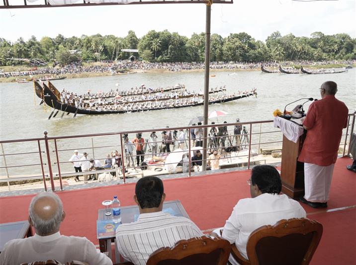 उपराष्ट्रपति श्री सी. पी. राधाकृष्णन ने 30 अगस्त, 2026 को पम्बा नदी पर अरनमुला उथ्रित्थाथी वल्लमकाली का उद्घाटन किया।