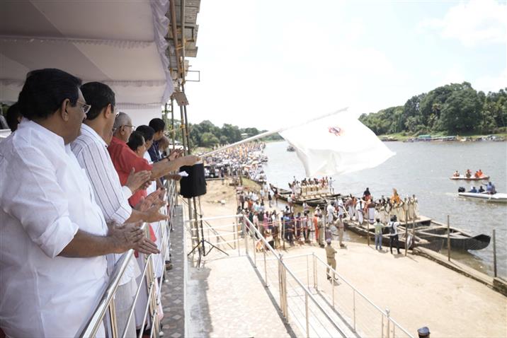 उपराष्ट्रपति श्री सी. पी. राधाकृष्णन ने 30 अगस्त, 2026 को पम्बा नदी पर अरनमुला उथ्रित्थाथी वल्लमकाली का उद्घाटन किया।