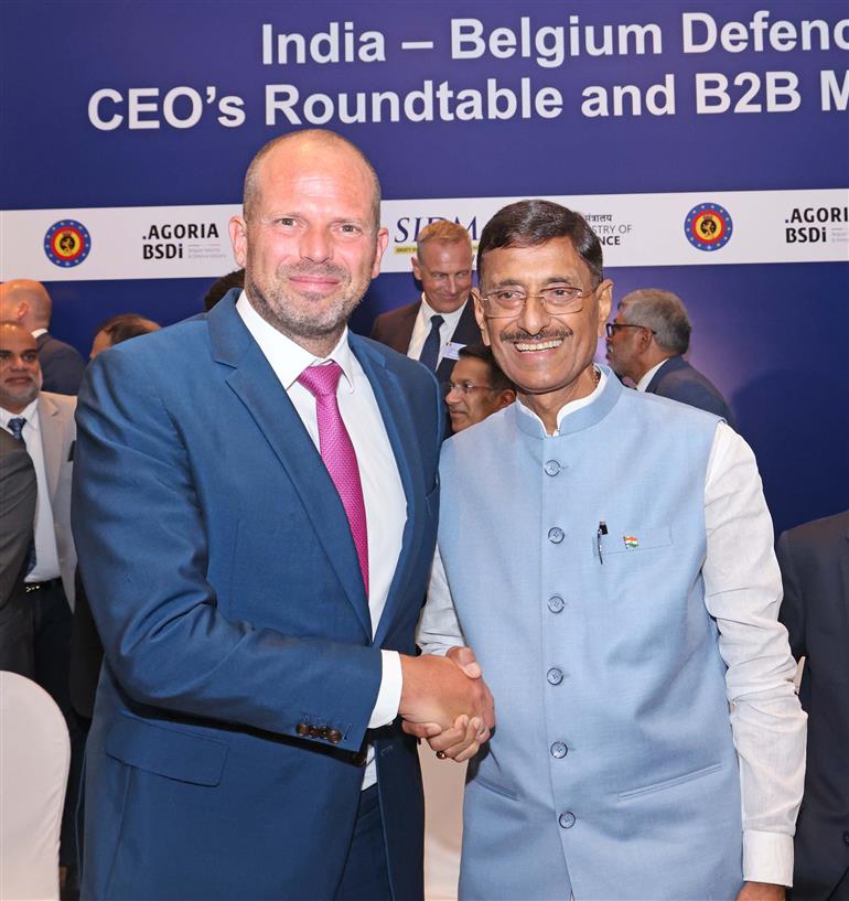 रक्षा राज्य मंत्री श्री संजय सेठ ने 3 सितंबर, 2026 को नई दिल्ली में भारत-बेल्जियम रक्षा सीईओ गोलमेज बैठक और बी2बी बैठकों के दौरान बेल्जियम के रक्षा एवं विदेश व्यापार मंत्री श्री थियो फ्रांकेन से मुलाकात की।