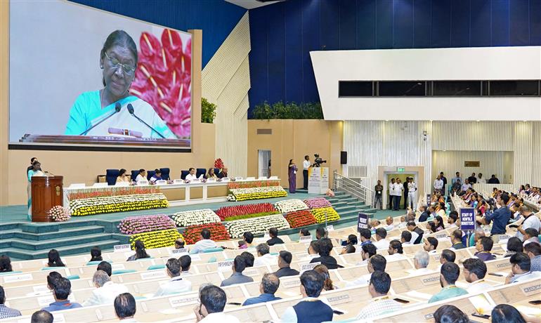 राष्ट्रपति श्रीमती द्रौपदी मुर्मु ने 5 सितंबर, 2026 को विज्ञान भवन, नई दिल्ली में आयोजित शिक्षक दिवस समारोह को संबोधित किया।