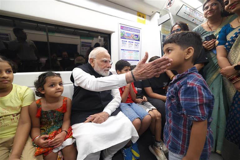 प्रधानमंत्री श्री नरेन्द्र मोदी ने 5 सितंबर, 2026 को नई दिल्ली में दिल्ली मेट्रो से यात्रा की।