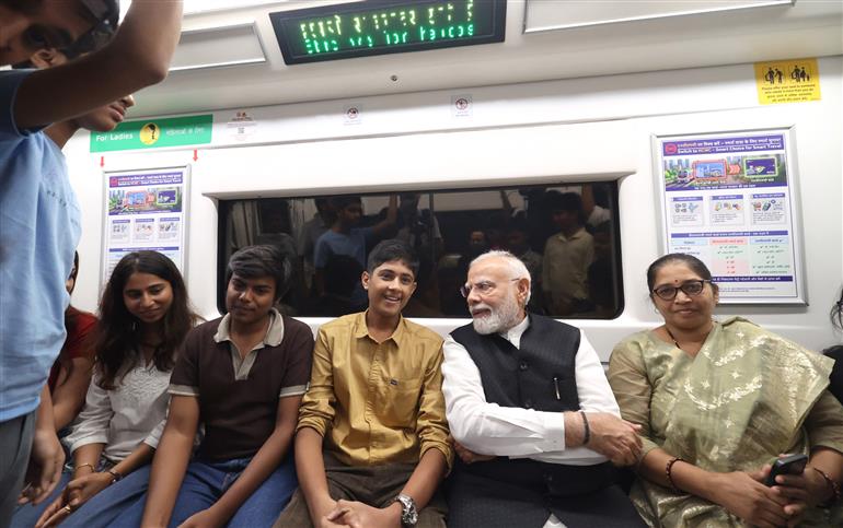 प्रधानमंत्री श्री नरेन्द्र मोदी ने 5 सितंबर, 2026 को नई दिल्ली में दिल्ली मेट्रो से यात्रा की।
