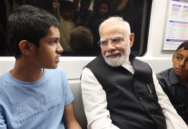 प्रधानमंत्री श्री नरेन्द्र मोदी ने 5 सितंबर, 2026 को नई दिल्ली में दिल्ली मेट्रो से यात्रा की।