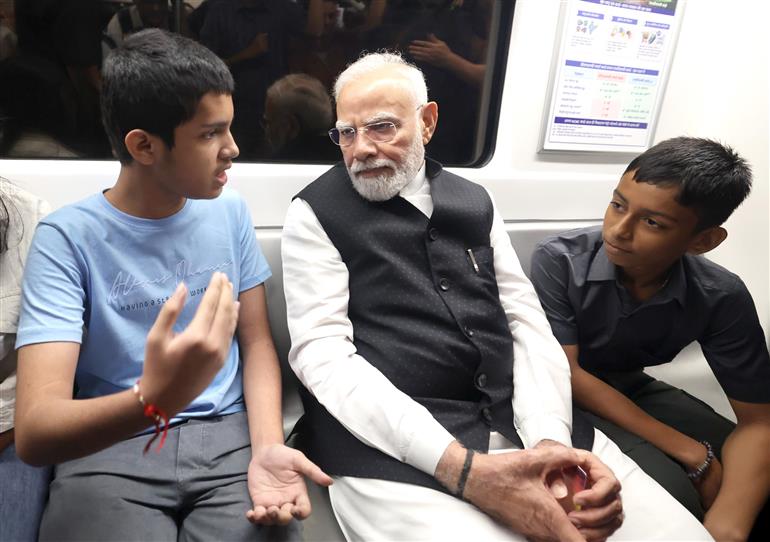 प्रधानमंत्री श्री नरेन्द्र मोदी ने 5 सितंबर, 2026 को नई दिल्ली में दिल्ली मेट्रो से यात्रा की।