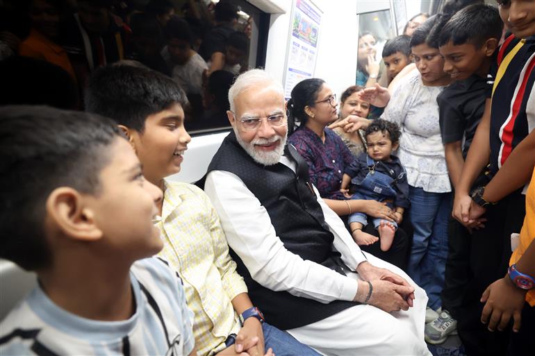 प्रधानमंत्री श्री नरेन्द्र मोदी ने 5 सितंबर, 2026 को नई दिल्ली में दिल्ली मेट्रो से यात्रा की।