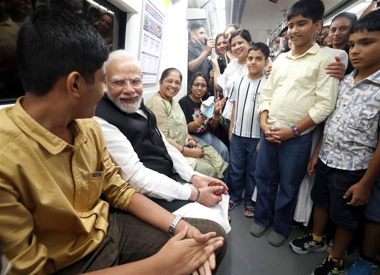 प्रधानमंत्री श्री नरेन्द्र मोदी ने 5 सितंबर, 2026 को नई दिल्ली में दिल्ली मेट्रो से यात्रा की।