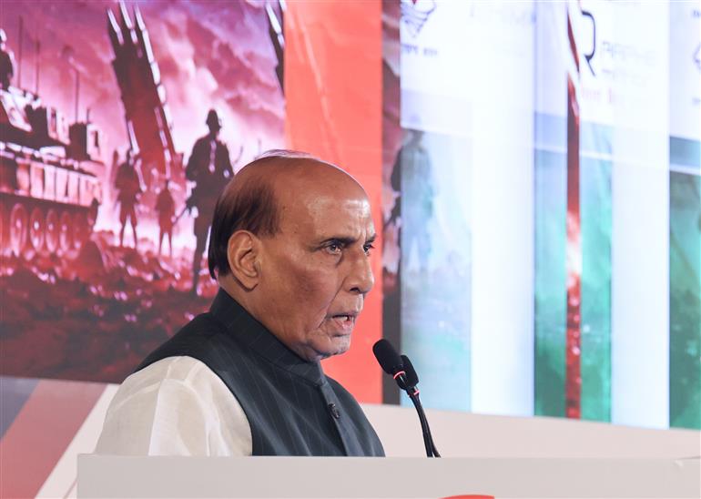 केंद्रीय रक्षा मंत्री श्री राजनाथ सिंह ने 7 सितंबर, 2026 को नई दिल्ली में एक कार्यक्रम के दौरान कहा, 'सशस्त्र बलों को खतरों का निर्णायक रूप से जवाब देने के लिए पूरी स्वतंत्रता और संसाधन दोनों दिए गए हैं, जिसमें दुश्मनों के अपने क्षेत्र के भीतर जाकर उन पर हमला करना भी शामिल है.'