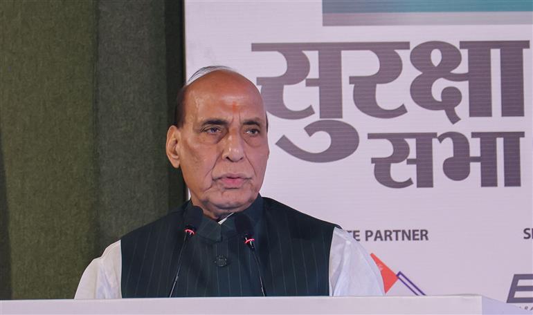 केंद्रीय रक्षा मंत्री श्री राजनाथ सिंह ने 7 सितंबर, 2026 को नई दिल्ली में एक कार्यक्रम के दौरान कहा, 'सशस्त्र बलों को खतरों का निर्णायक रूप से जवाब देने के लिए पूरी स्वतंत्रता और संसाधन दोनों दिए गए हैं, जिसमें दुश्मनों के अपने क्षेत्र के भीतर जाकर उन पर हमला करना भी शामिल है.'