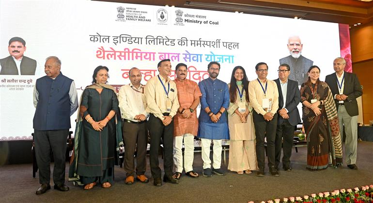 8 सितंबर, 2026 को नई दिल्ली में कोयला कंपनियों के लिए सीएसआर फ्रेमवर्क के शुभारंभ और थैलेसीमिया बाल सेवा योजना पर एक पुस्तक के विमोचन के दौरान समूह तस्वीर में कोयला एवं खान मंत्री श्री जी. किशन रेड्डी। इस अवसर पर कोयला एवं खान राज्य मंत्री श्री सतीश चंद्र दुबे भी उपस्थित रहे।