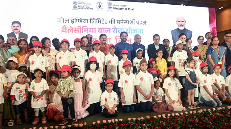 8 सितंबर, 2026 को नई दिल्ली में कोयला कंपनियों के लिए सीएसआर फ्रेमवर्क के शुभारंभ और थैलेसीमिया बाल सेवा योजना पर एक पुस्तक के विमोचन के दौरान समूह तस्वीर में कोयला एवं खान मंत्री श्री जी. किशन रेड्डी। इस अवसर पर कोयला एवं खान राज्य मंत्री श्री सतीश चंद्र दुबे भी उपस्थित रहे।