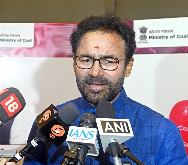 कोयला एवं खान मंत्री श्री जी. किशन रेड्डी ने 8 सितंबर, 2026 को नई दिल्ली में कोयला कंपनियों के लिए सीएसआर फ्रेमवर्क के शुभारंभ और थैलेसीमिया बाल सेवा योजना पर एक पुस्तक के विमोचन के दौरान मीडिया से बातचीत की।