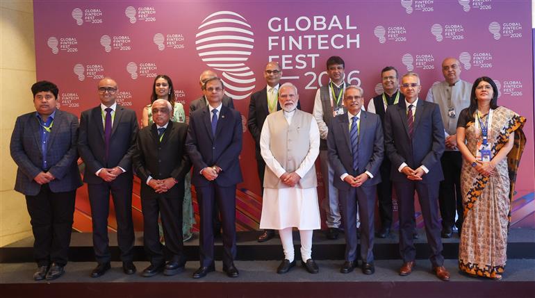 8 सितंबर, 2026 को महाराष्ट्र के मुंबई में आयोजित ग्लोबल फिनटेक फेस्ट (जीएफएफ) 2026 के दौरान समूह तस्वीर में प्रधानमंत्री श्री नरेन्द्र मोदी।