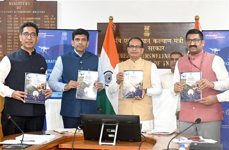 केंद्रीय कृषि एवं किसान कल्याण तथा ग्रामीण विकास मंत्री श्री शिवराज सिंह चौहान ने 10 सितंबर, 2026 को नई दिल्ली में डिजिटल इंडिया भूमि अभिलेख आधुनिकीकरण कार्यक्रम (DILRMP) 3.0 के लिए 2026-2031 के परिचालन दिशानिर्देशों का शुभारंभ किया।