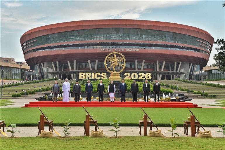 12 सितंबर, 2026 को नई दिल्ली स्थित भारत मंडपम में 18वें ब्रिक्स शिखर सम्मेलन के अवसर पर ब्रिक्स नेताओं के साथ समूह तस्वीर में प्रधानमंत्री श्री नरेन्द्र मोदी।