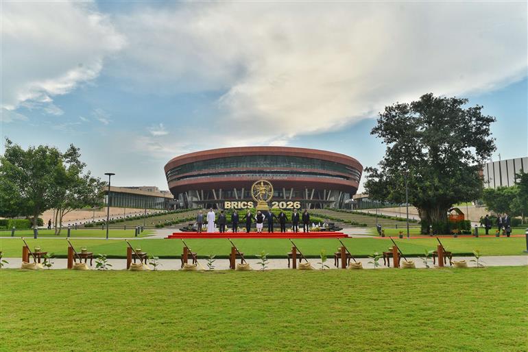 12 सितंबर, 2026 को नई दिल्ली स्थित भारत मंडपम में 18वें ब्रिक्स शिखर सम्मेलन के अवसर पर ब्रिक्स नेताओं के साथ समूह तस्वीर में प्रधानमंत्री श्री नरेन्द्र मोदी।