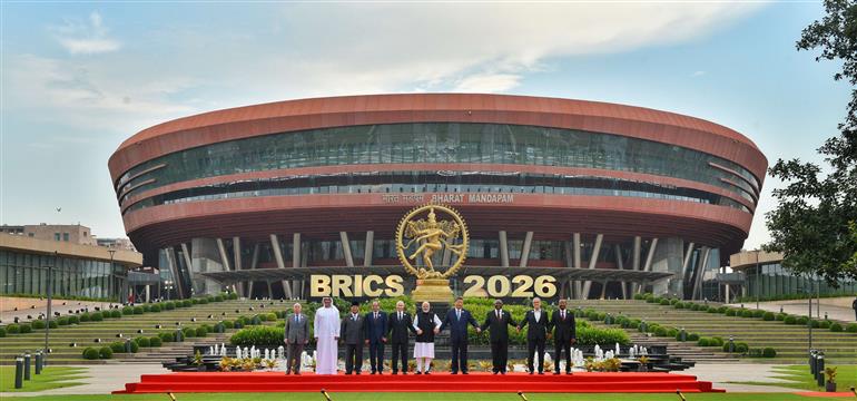 12 सितंबर, 2026 को नई दिल्ली स्थित भारत मंडपम में 18वें ब्रिक्स शिखर सम्मेलन के अवसर पर ब्रिक्स नेताओं के साथ समूह तस्वीर में प्रधानमंत्री श्री नरेन्द्र मोदी।