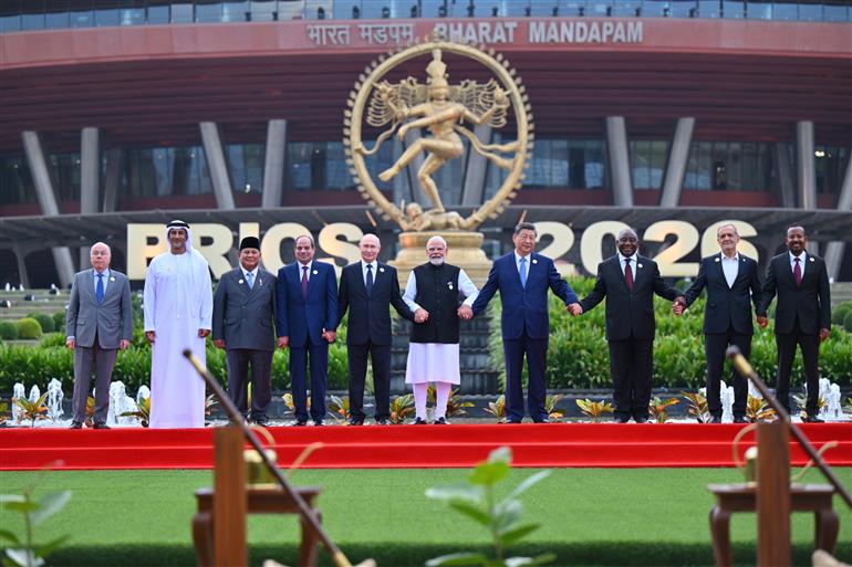 12 सितंबर, 2026 को नई दिल्ली स्थित भारत मंडपम में 18वें ब्रिक्स शिखर सम्मेलन के अवसर पर ब्रिक्स नेताओं के साथ समूह तस्वीर में प्रधानमंत्री श्री नरेन्द्र मोदी।