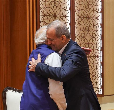 13 सितंबर, 2026 को नई दिल्ली के भारत मंडपम में 18वें ब्रिक्स शिखर सम्मेलन के दौरान ब्रिक्स नेताओं के साथ प्रधानमंत्री श्री नरेन्द्र मोदी।