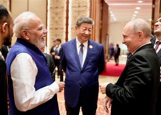 13 सितंबर, 2026 को नई दिल्ली के भारत मंडपम में 18वें ब्रिक्स शिखर सम्मेलन के दौरान ब्रिक्स नेताओं के साथ प्रधानमंत्री श्री नरेन्द्र मोदी।
