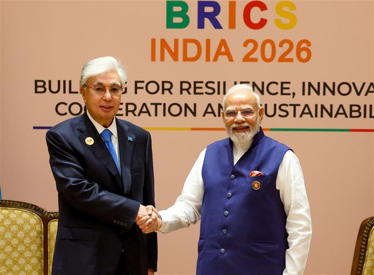 प्रधानमंत्री श्री नरेन्द्र मोदी ने 13 सितंबर, 2026 को नई दिल्ली स्थित भारत मंडपम में 18वें ब्रिक्स शिखर सम्मेलन के अवसर पर कजाकिस्तान के राष्ट्रपति श्री कासिम-जोमार्ट टोकायेव के साथ द्विपक्षीय बैठक की।