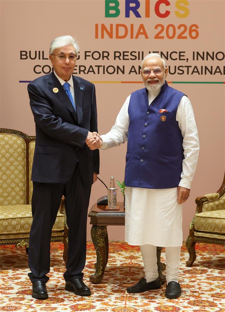 प्रधानमंत्री श्री नरेन्द्र मोदी ने 13 सितंबर, 2026 को नई दिल्ली स्थित भारत मंडपम में 18वें ब्रिक्स शिखर सम्मेलन के अवसर पर कजाकिस्तान के राष्ट्रपति श्री कासिम-जोमार्ट टोकायेव के साथ द्विपक्षीय बैठक की।