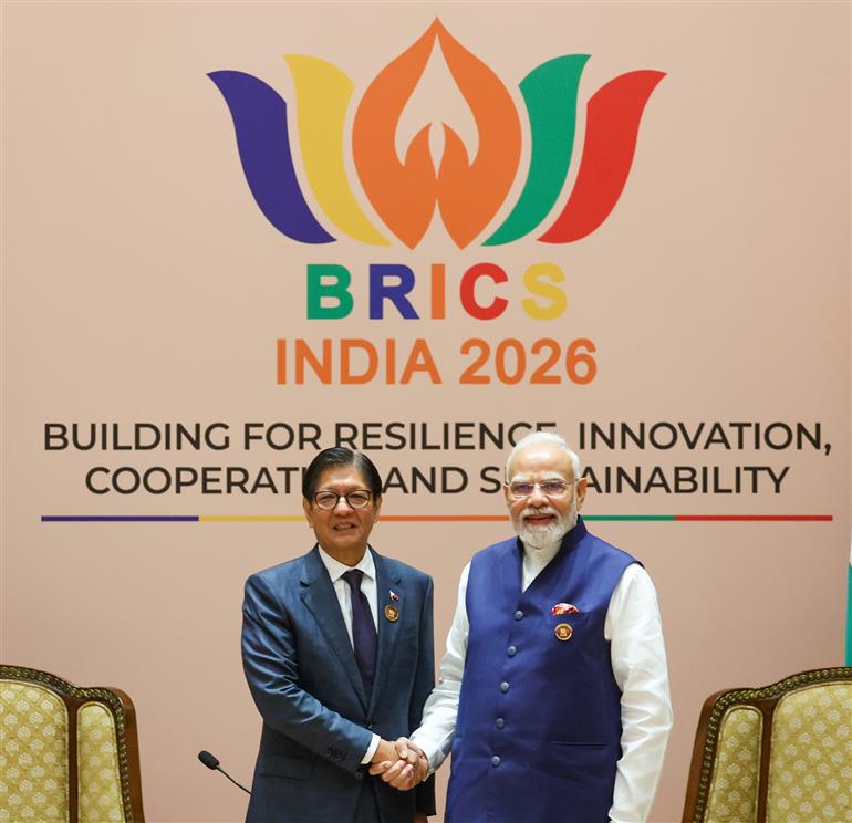 प्रधानमंत्री श्री नरेन्द्र मोदी ने 13 सितंबर, 2026 को नई दिल्ली स्थित भारत मंडपम में 18वें ब्रिक्स शिखर सम्मेलन के अवसर पर फिलीपींस के राष्ट्रपति महामहिम श्री फर्डिनेंड आर. मार्कोस जूनियर के साथ द्विपक्षीय बैठक की।