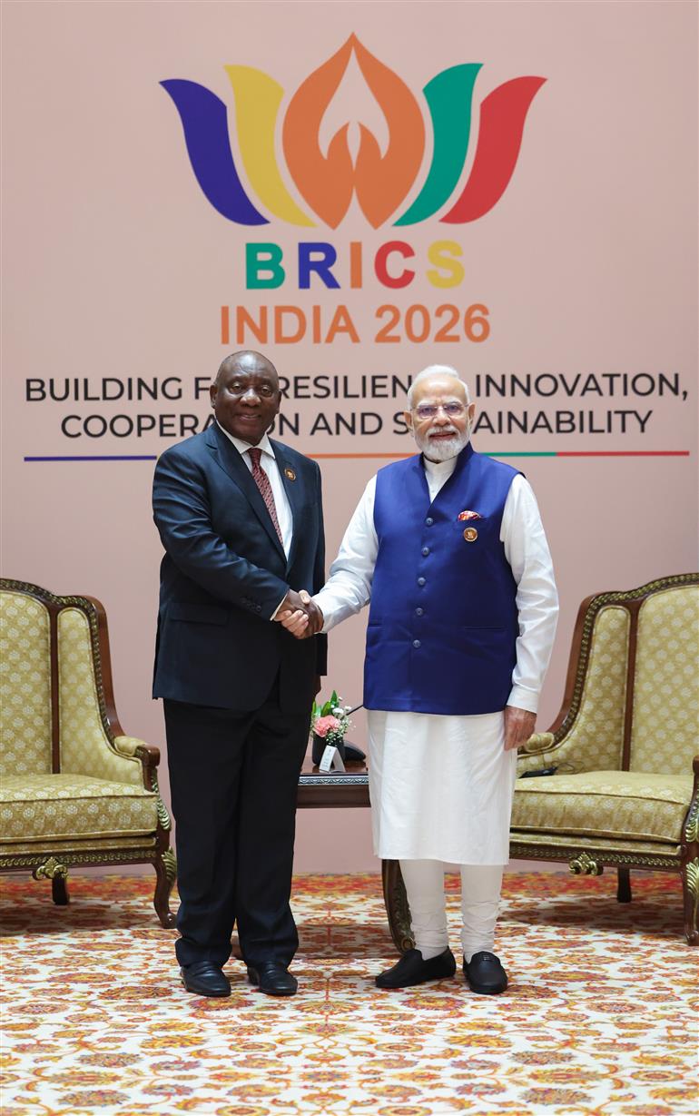 प्रधानमंत्री श्री नरेन्द्र मोदी ने 13 सितंबर, 2026 को नई दिल्ली स्थित भारत मंडपम में 18वें ब्रिक्स शिखर सम्मेलन के अवसर पर दक्षिण अफ्रीका के राष्ट्रपति श्री सिरिल रामाफोसा के साथ द्विपक्षीय बैठक की।