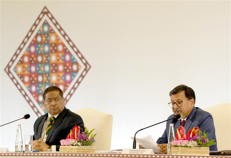 विदेश मंत्रालय के प्रवक्ता श्री रणधीर जायसवाल ने विदेश मंत्रालय में सचिव (आर्थिक संबंध) श्री सुधाकर दलेला और संयुक्त सचिव ( बहुपक्षीय आर्थिक संबंध विभाग) श्री शंभू हक्की के साथ 13 सितंबर, 2026 को नई दिल्ली स्थित भारत मंडपम में 18वें ब्रिक्स शिखर सम्मेलन–2026 की कार्यवाही और परिणामों पर विशेष प्रेस वार्ता आयोजित की।