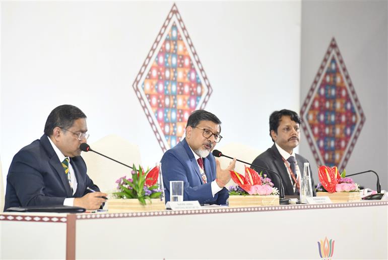 विदेश मंत्रालय के प्रवक्ता श्री रणधीर जायसवाल ने विदेश मंत्रालय में सचिव (आर्थिक संबंध) श्री सुधाकर दलेला और संयुक्त सचिव ( बहुपक्षीय आर्थिक संबंध विभाग) श्री शंभू हक्की के साथ 13 सितंबर, 2026 को नई दिल्ली स्थित भारत मंडपम में 18वें ब्रिक्स शिखर सम्मेलन–2026 की कार्यवाही और परिणामों पर विशेष प्रेस वार्ता आयोजित की।