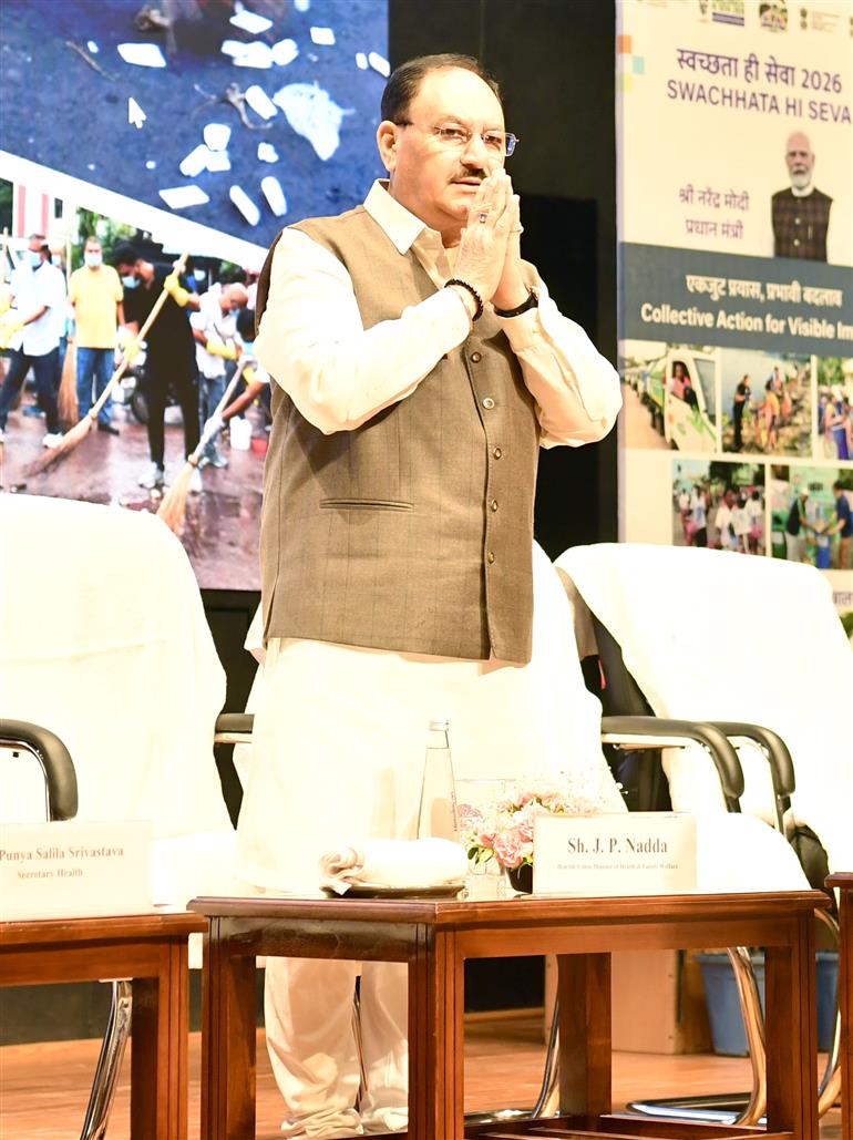 केंद्रीय स्वास्थ्य एवं परिवार कल्याण तथा रसायन एवं उर्वरक मंत्री श्री जगत प्रकाश नड्डा 17 सितंबर, 2026 को नई दिल्ली स्थित राम मनोहर लोहिया अस्पताल में विश्व रोगी सुरक्षा दिवस - 2026 के अवसर पर 'क्वालिटी एंड सेफ्टी हैंडबुक: ए गाइड टू पॉलिसीज, प्रोटोकॉल्स एंड पेशेंट सेफ्टी' के विमोचन कार्यक्रम में शामिल हुए।
