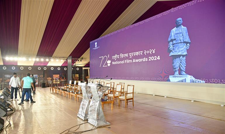 21 सितंबर, 2026 को गुजरात के एकता नगर (केवड़िया) में 72वें राष्ट्रीय फिल्म पुरस्कार समारोह की तैयारियों की झलकियां। 