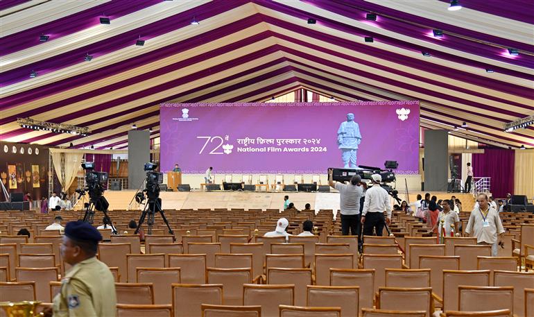 21 सितंबर, 2026 को गुजरात के एकता नगर (केवड़िया) में 72वें राष्ट्रीय फिल्म पुरस्कार समारोह की तैयारियों की झलकियां। 
