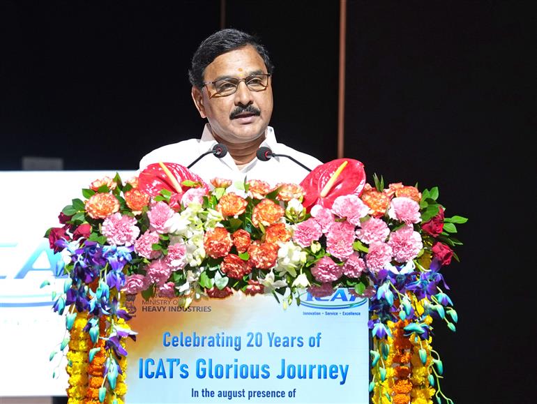 केंद्रीय भारी उद्योग एवं इस्पात राज्य मंत्री श्री भूपति राजू श्रीनिवास वर्मा 25 सितंबर, 2026 को हरियाणा के मानेसर (गुरुग्राम) में आयोजित "पीएम ई-ड्राइव: उद्योग के साथ संवाद" कार्यक्रम को संबोधित करते हुए। इस कार्यक्रम का आयोजन भारी उद्योग मंत्रालय ने किया और इसकी मेजबानी इंटरनेशनल सेंटर फॉर ऑटोमोटिव टेक्नोलॉजी (आईसीएटी) ने की।
