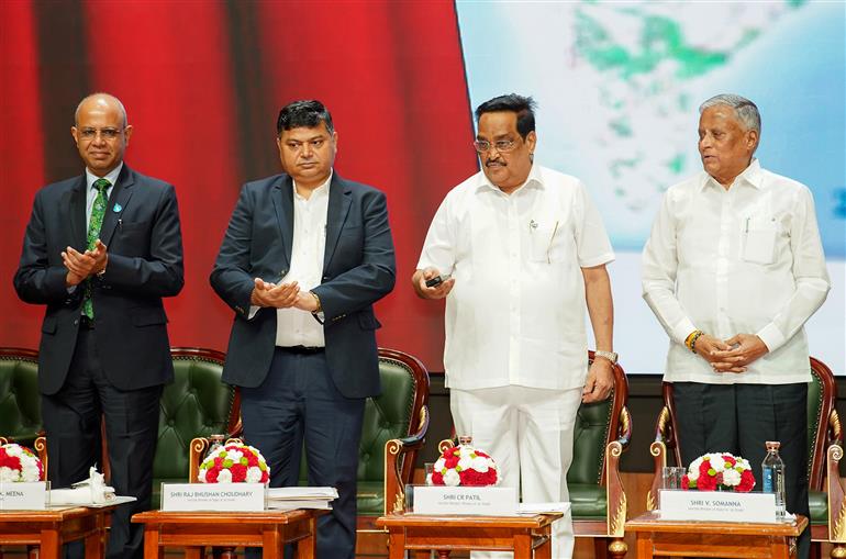 केंद्रीय जल शक्ति मंत्री श्री सी. आर. पाटिल 25 सितंबर, 2026 को नई दिल्ली स्थित भारत मंडपम में 9वें भारत अंतर्राष्ट्रीय जल सप्ताह - 2026 के समापन सत्र में शामिल हुए।