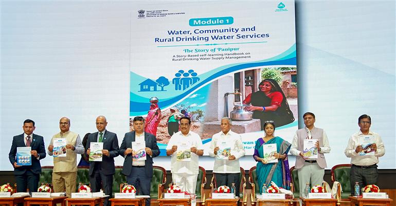 केंद्रीय जल शक्ति मंत्री श्री सी. आर. पाटिल 25 सितंबर, 2026 को नई दिल्ली स्थित भारत मंडपम में 9वें भारत अंतर्राष्ट्रीय जल सप्ताह - 2026 के समापन सत्र में शामिल हुए।