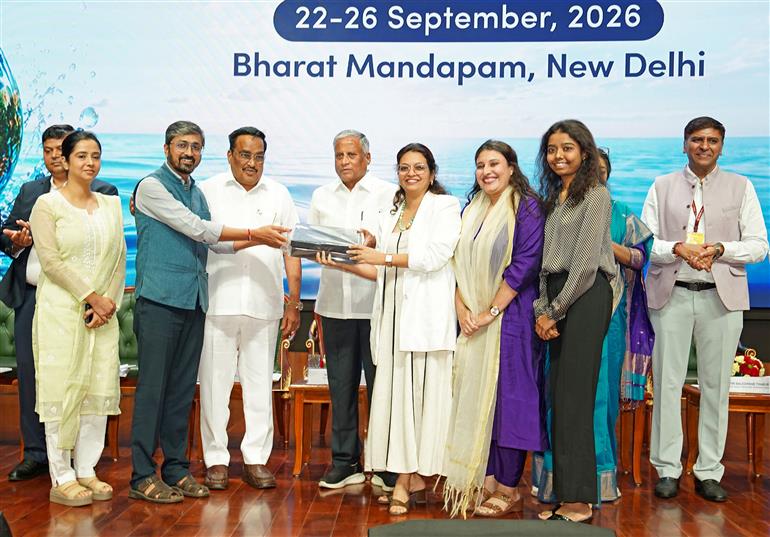 केंद्रीय जल शक्ति मंत्री श्री सी. आर. पाटिल 25 सितंबर, 2026 को नई दिल्ली स्थित भारत मंडपम में 9वें भारत अंतर्राष्ट्रीय जल सप्ताह - 2026 के समापन सत्र में शामिल हुए।