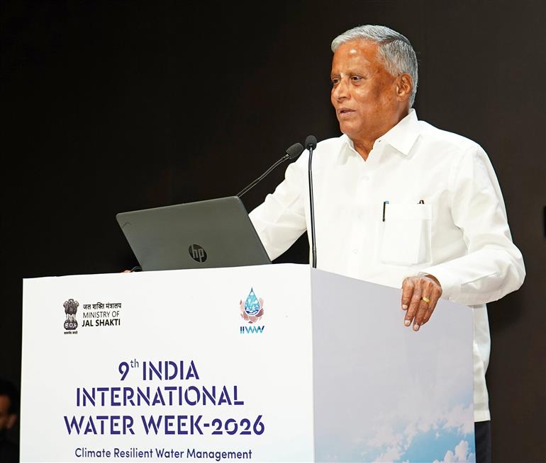 केंद्रीय जल शक्ति और रेल राज्य मंत्री श्री वी. सोमन्ना 25 सितंबर, 2026 को नई दिल्ली स्थित भारत मंडपम में 9वें भारत अंतर्राष्ट्रीय जल सप्ताह - 2026 के समापन सत्र को संबोधित करते हुए।