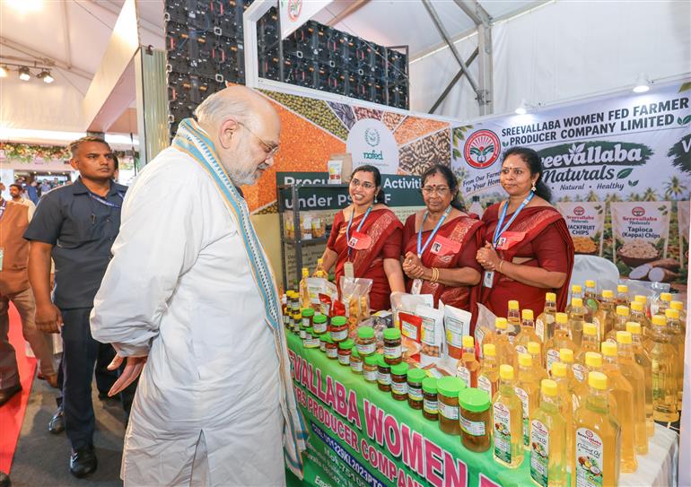 केंद्रीय गृह एवं सहकारिता मंत्री श्री अमित शाह 26 सितंबर, 2026 को केरलम के कोल्लम में पवित्रम कन्वेंशन सेंटर में महिला सशक्तिकरण और सहकारिता से जुड़ी विभिन्न पहलों के शुभारंभ के अवसर पर उपस्थित हैं।
